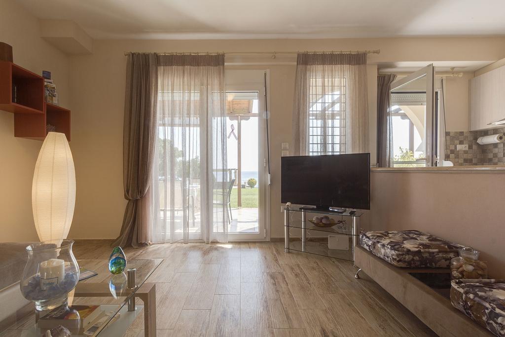 Villa Nefeli - Akti Salonikiou A Айос-Николаос Экстерьер фото